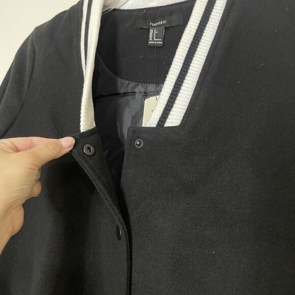 NEW! Forever 21 black fleece varsity snap button oversized jacket size US small - Picture 3 of 5